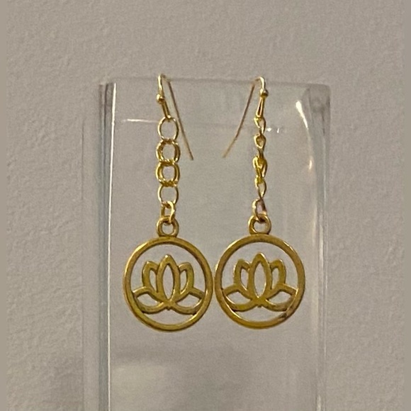 NEW Lotus charm gold earrings - Picture 1 of 3